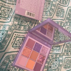 Hudabeauty eyeshadow pallet
